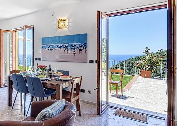 In With House Sea View Дом отдыха *